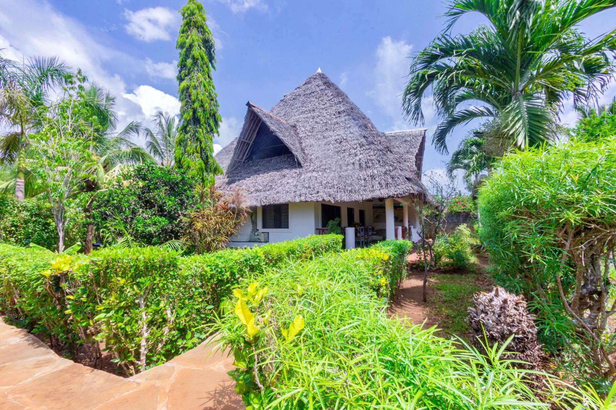 Villas Dora And Holly Diani Beach Exteriör bild
